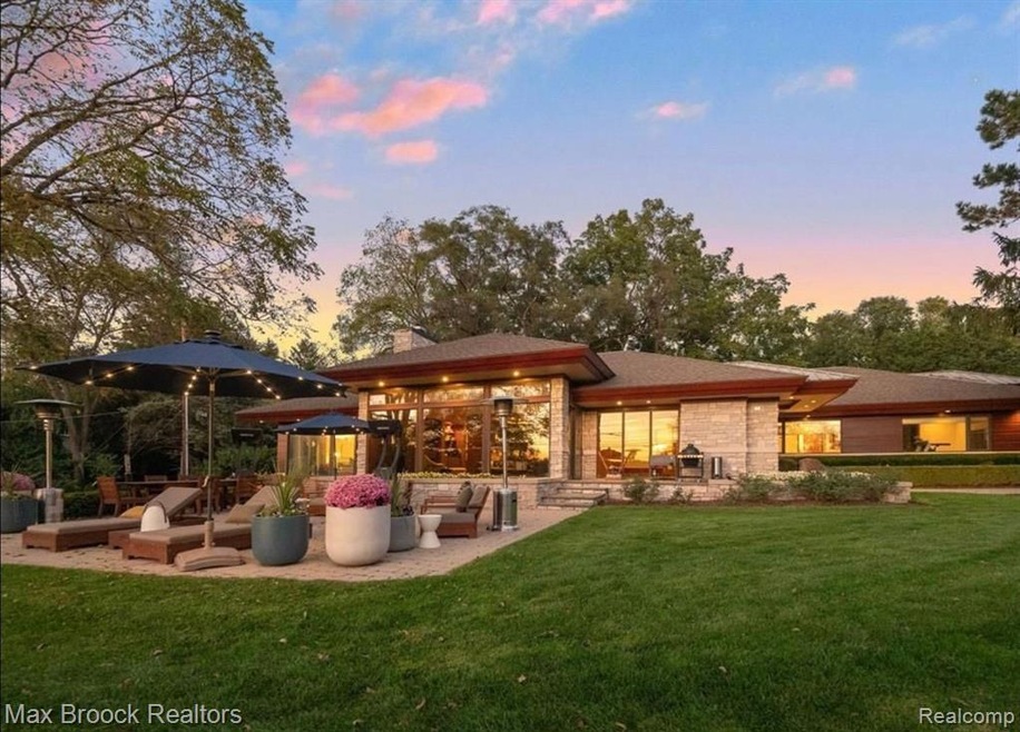 5815 Wing Lake Rd, Bloomfield Hills, MI 48301 - photo 1