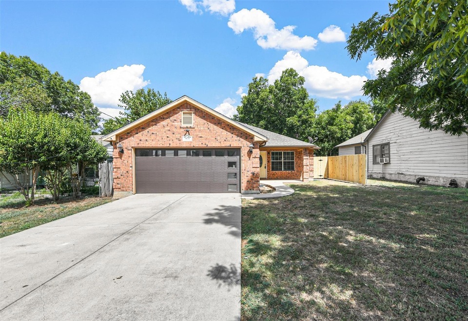 671 Meadow Park Dr, Fort Worth, TX 76108 - photo 1