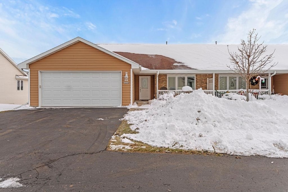 3225 White Tail Ln unit A, Oshkosh, WI 54904 - photo 1