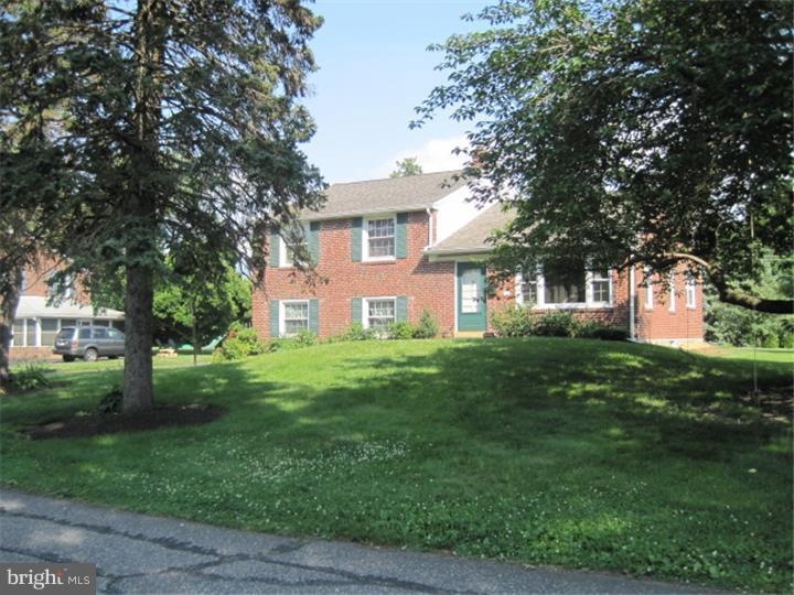 112 Canterbury Dr, Wallingford, PA 19086 - photo 1