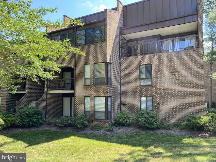 11248 Chestnut Grove Square unit 152, Reston, VA 20190 - photo 1