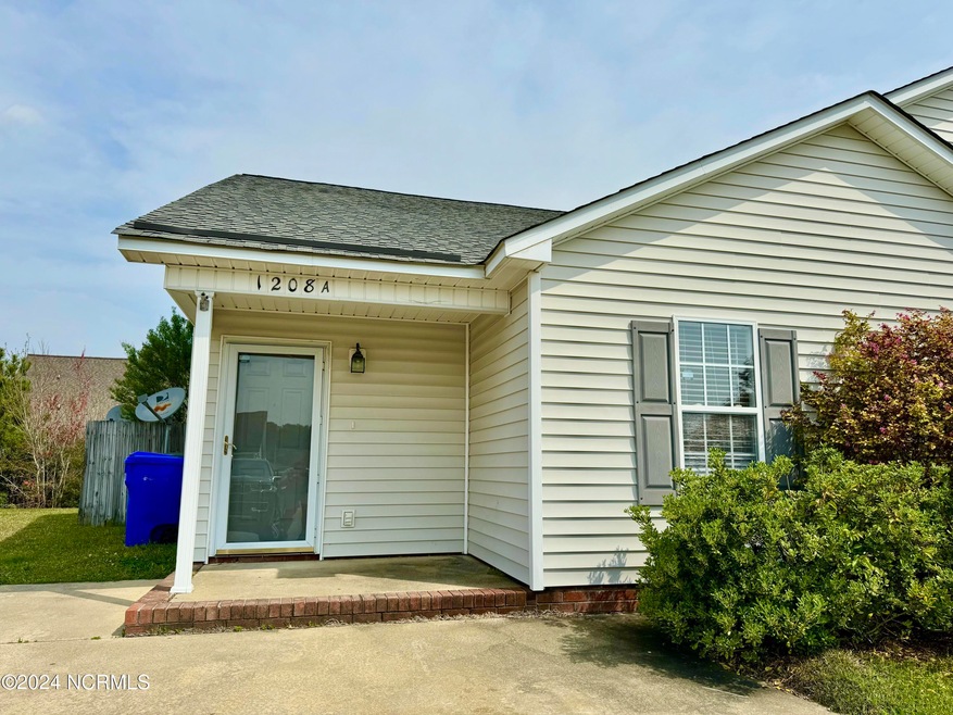 1208 Masters Ln unit A, Greenville, NC 27834 - photo 1