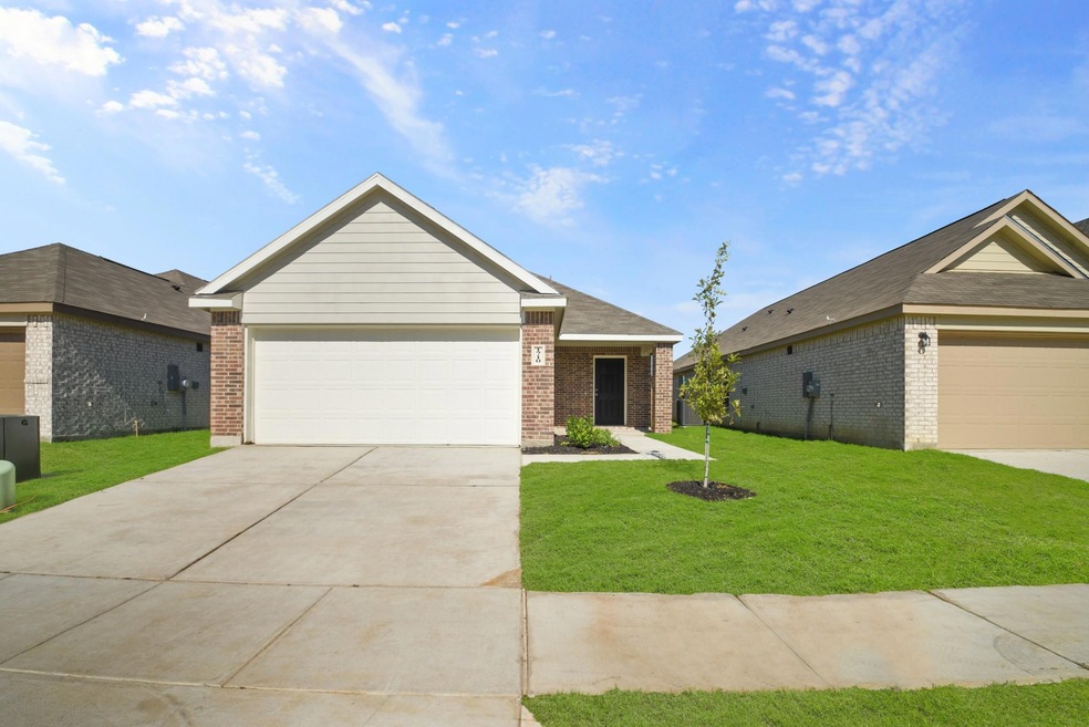 1710 Luke St, Ennis, TX 75119 - photo 1