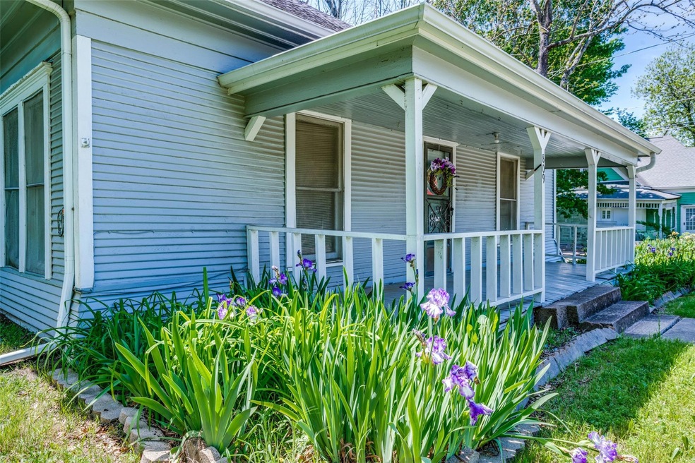 Home Sweet Cottage! Situated on a corner lot in Be