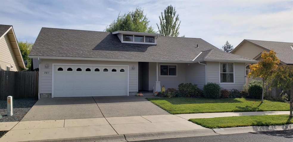 387 SW Wagner Meadows Dr, Grants Pass, OR 97526 - photo 1