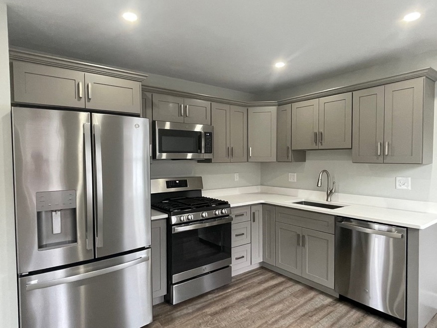 129 Pleasant St unit 3, Weymouth, MA 02190 - photo 1