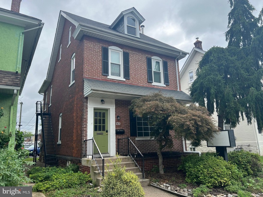 231 E Main St unit 1ST FLOOR, Lansdale, PA 19446 - photo 1