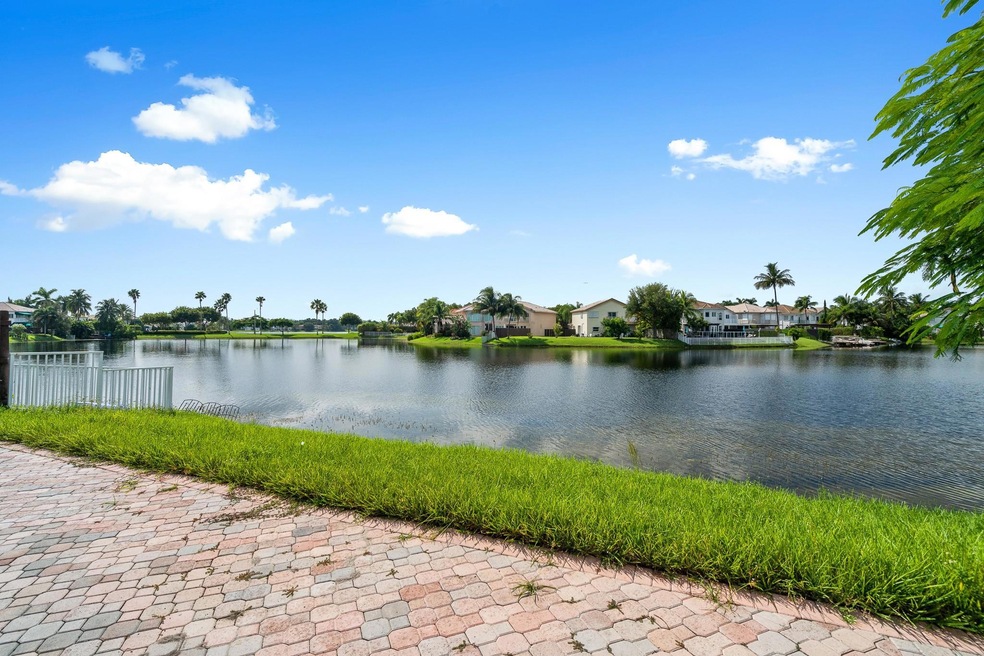 10944 NW 73rd St, Doral, FL 33178 - photo 1