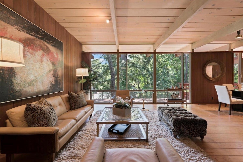 Sold $2,667,000 • Co-Listing Agent