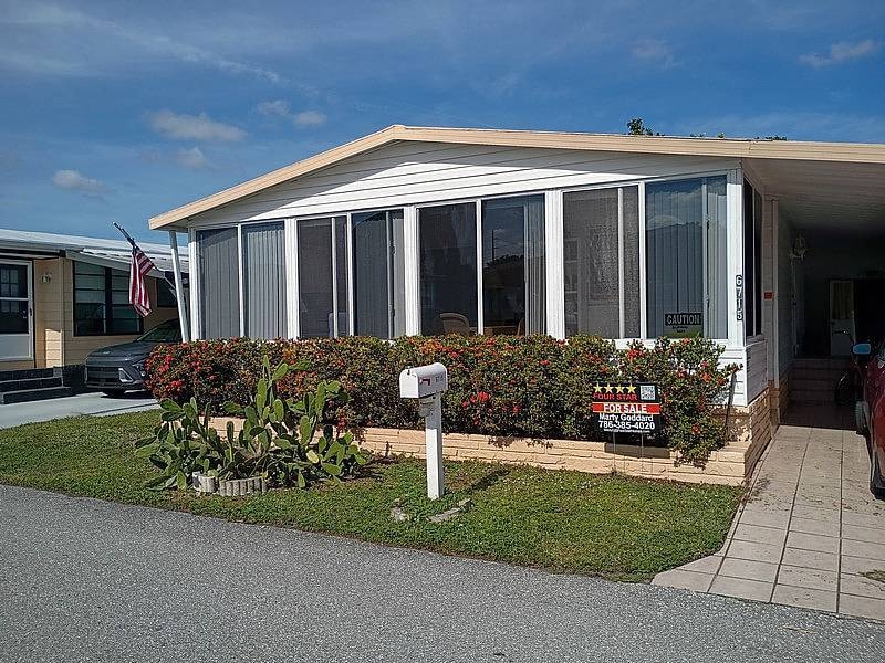 6715 NW 28th St unit 811, Margate, FL 33063 - photo 1