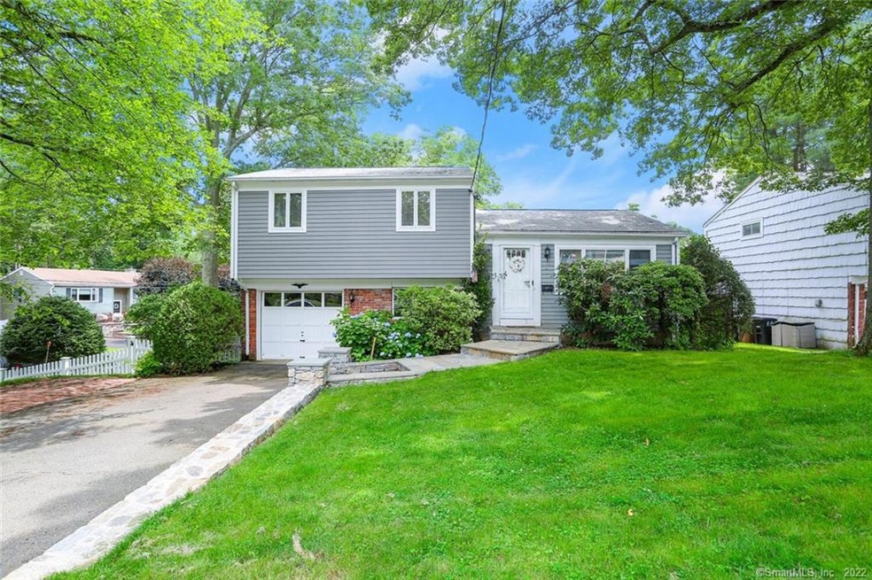 8 Dorset Ln, Stamford, CT 06907 - photo 1