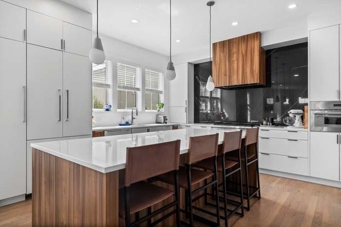 70 Walker St unit 2, Newtonville, MA 02460 - photo 1