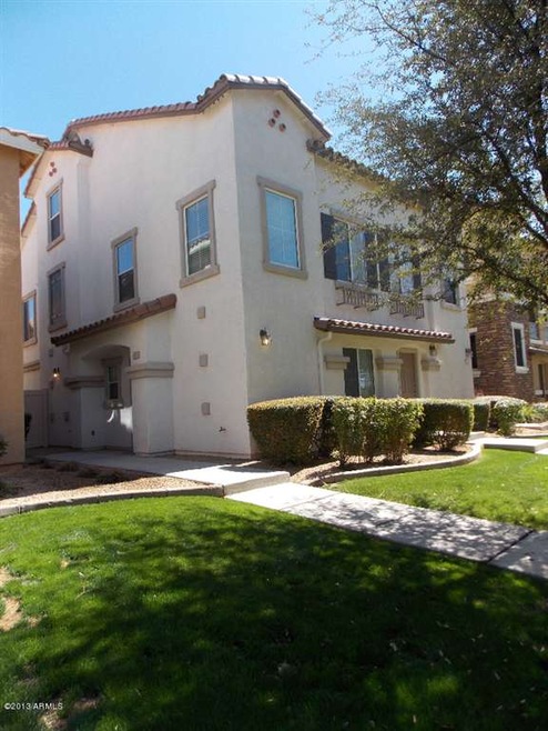 428 N Mahogany