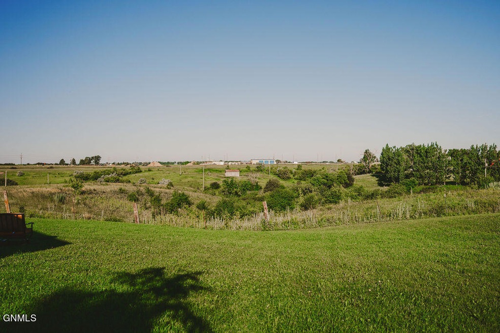 716 Evergreen Cir NW, Jamestown, ND 58401 - photo 1