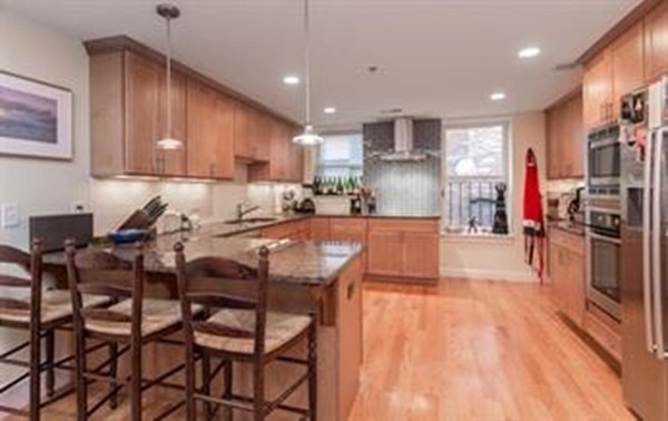 67 Broad St unit 5, Boston, MA 02109 - photo 1