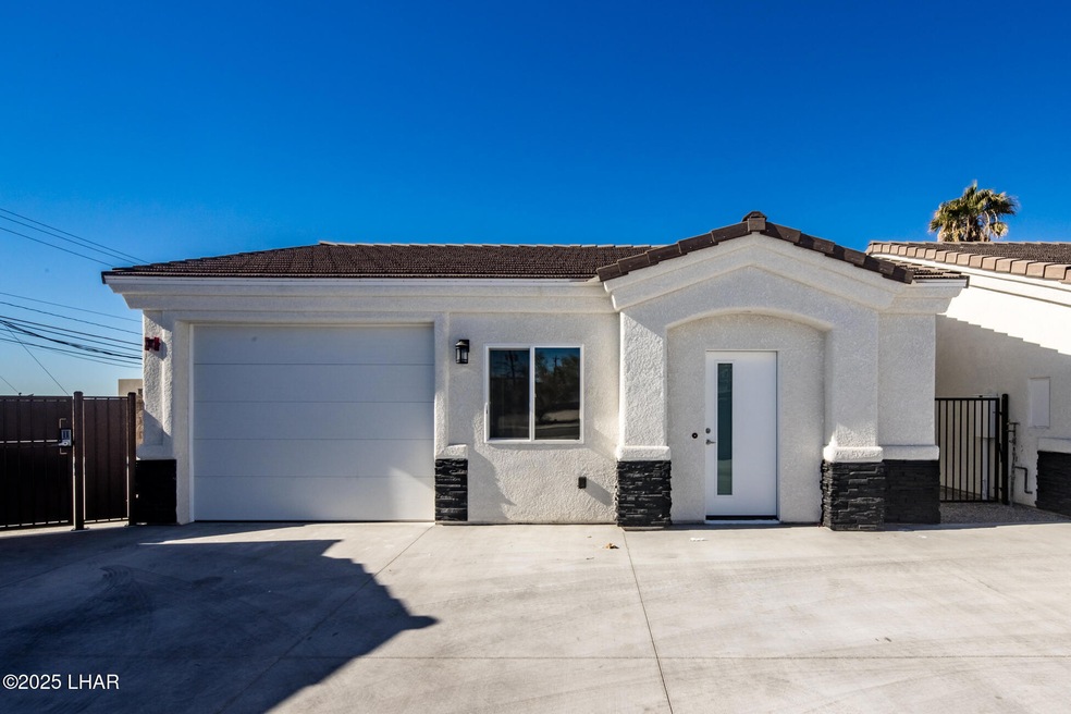 2080SwansonAveExterior_C