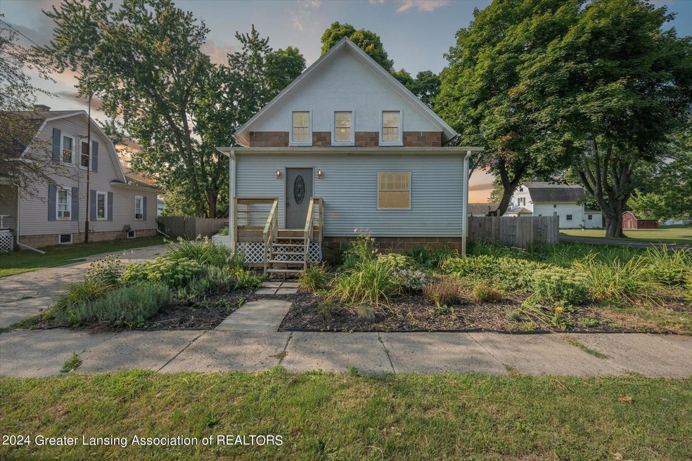 01-121-W-Elm-St-Middleton-MI-48856-Windo