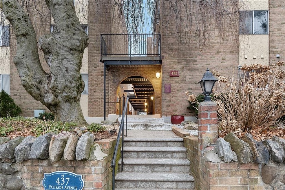 437 Palisade Ave unit F2, Yonkers, NY 10703 - photo 1
