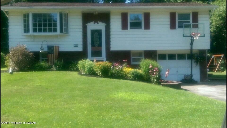16 Regina Dr, Mountain Top, PA 18707 - photo 1
