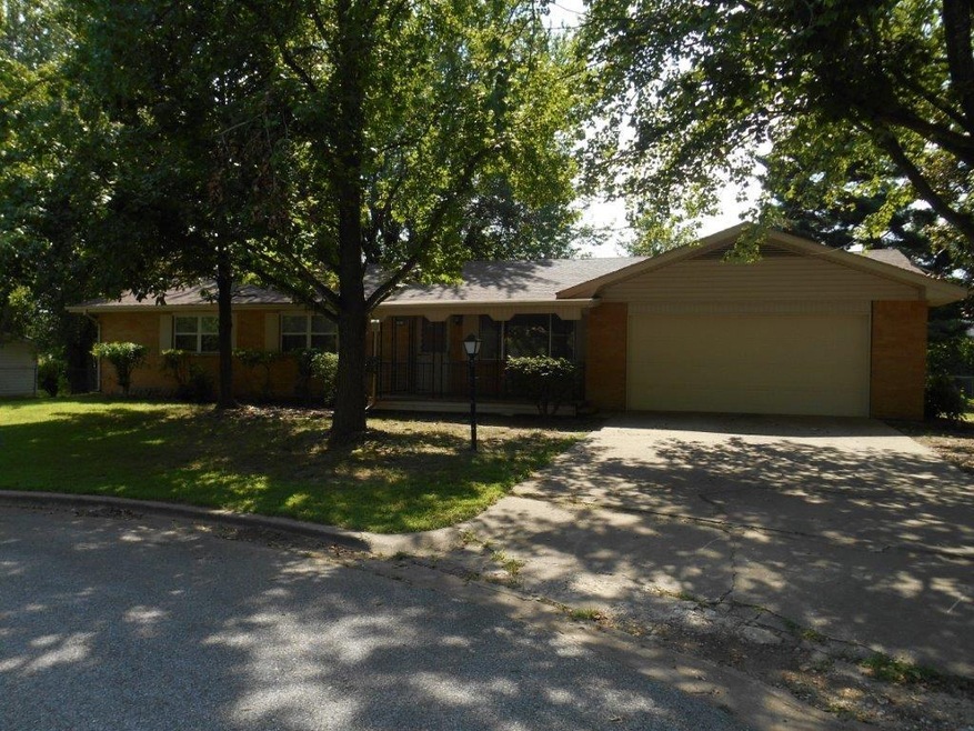 Cul de sac location with lots of trees