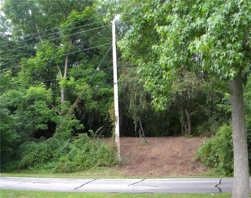 Build your dream house on this superb wooded lakef