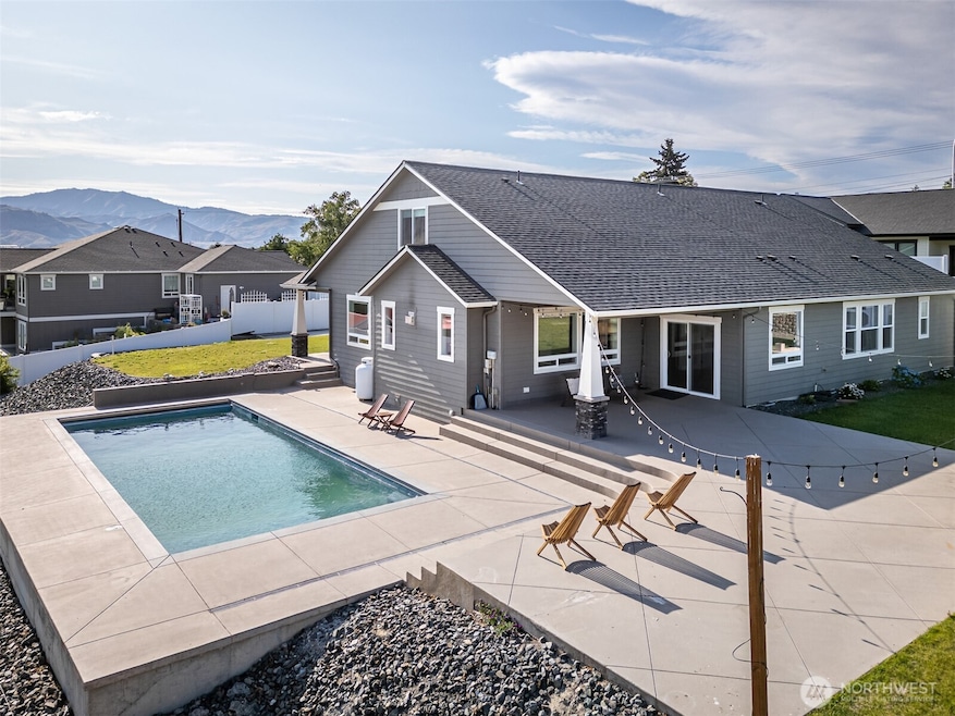 For Sale $1,049,000 • Co-Listing Agent