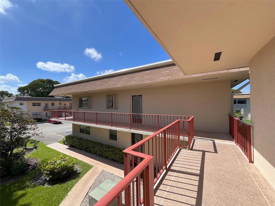 212 Oxford 400 unit 2120, West Palm Beach, FL 33417 - photo 1