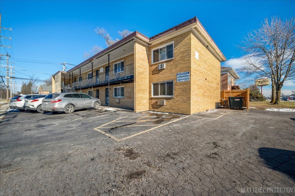 627 S Blanchard St unit B2, Wheaton, IL 60187 - photo 1