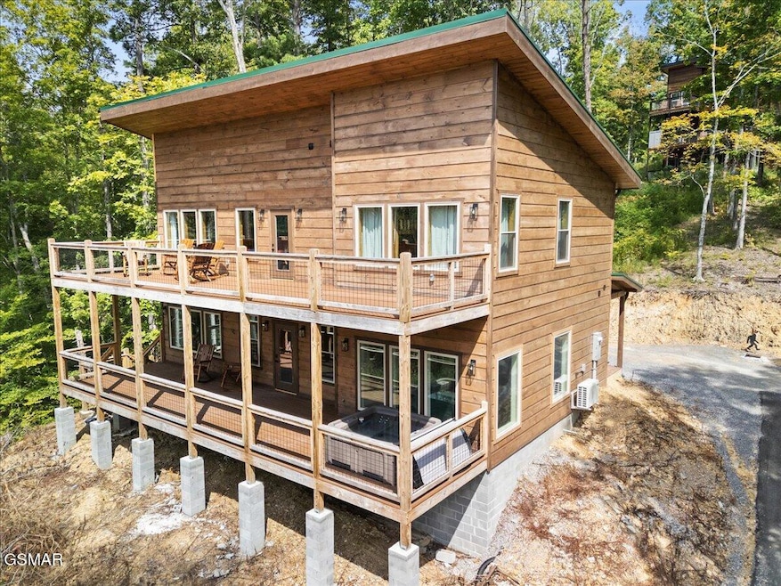 2932 Ginas Way, Sevierville, TN 37862 - photo 1