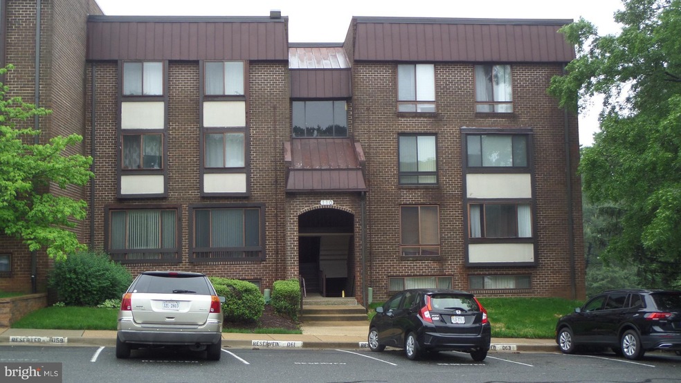 110 Roberts Ln unit 201, Alexandria, VA 22314 - photo 1