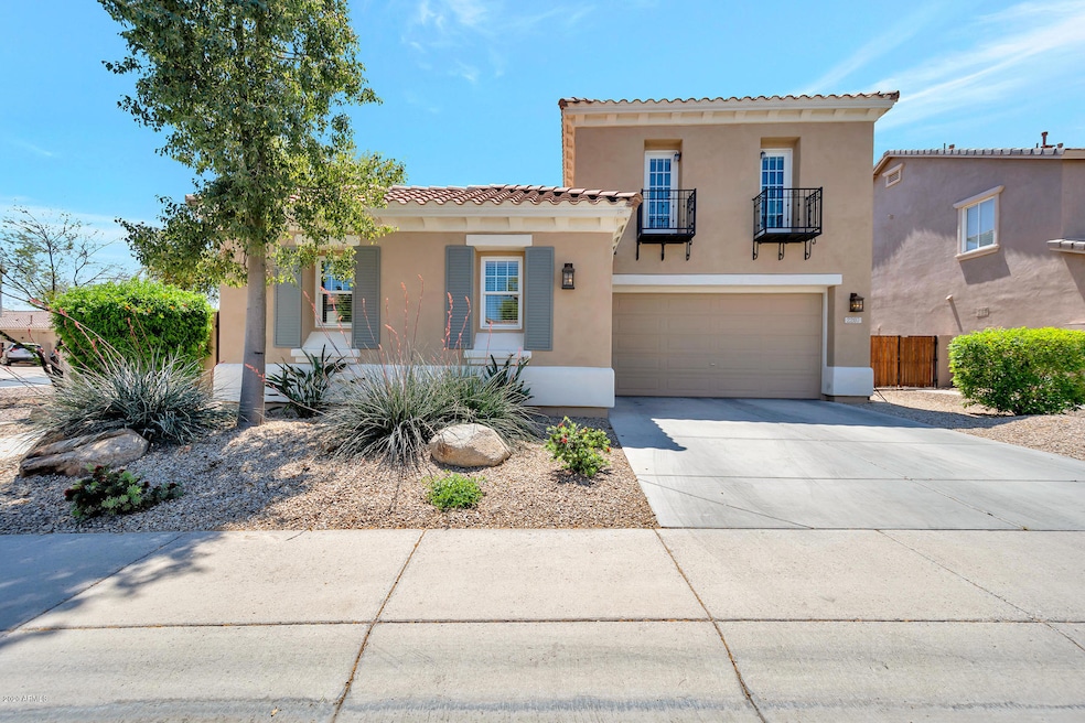 2207 E Desert Broom