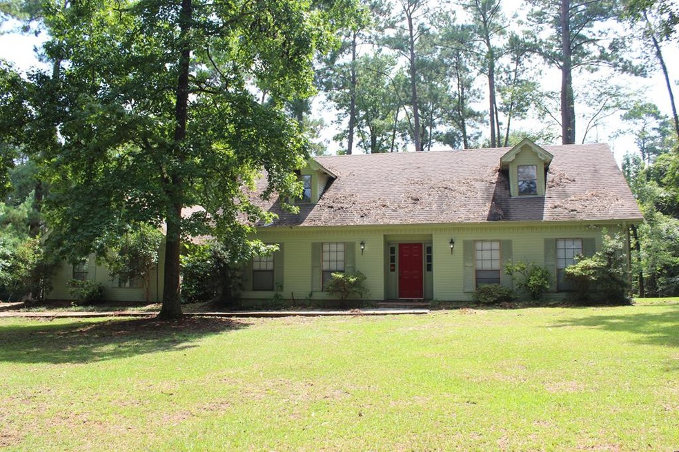 1815 White St, McComb, MS 39648 - photo 1