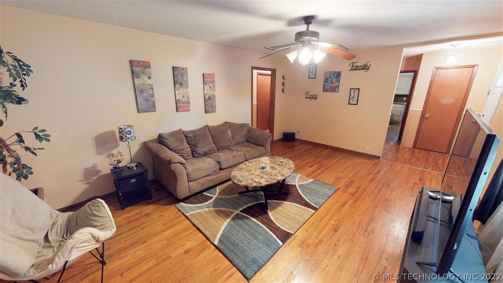 1112 S Meadow Dr, Ardmore, OK 73401 - photo 1