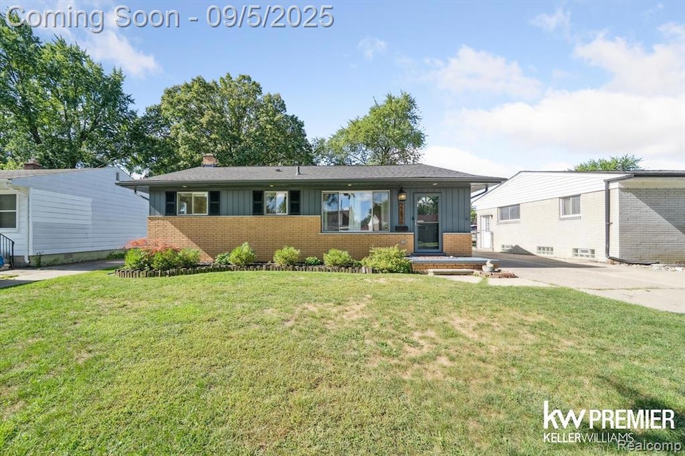 22836 Socia St, Saint Clair Shores, MI 48082 - photo 1