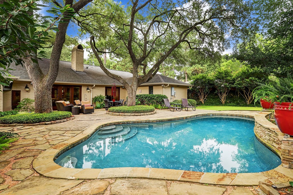 10119 Cedar Creek Dr, Houston, TX 77042 - photo 1