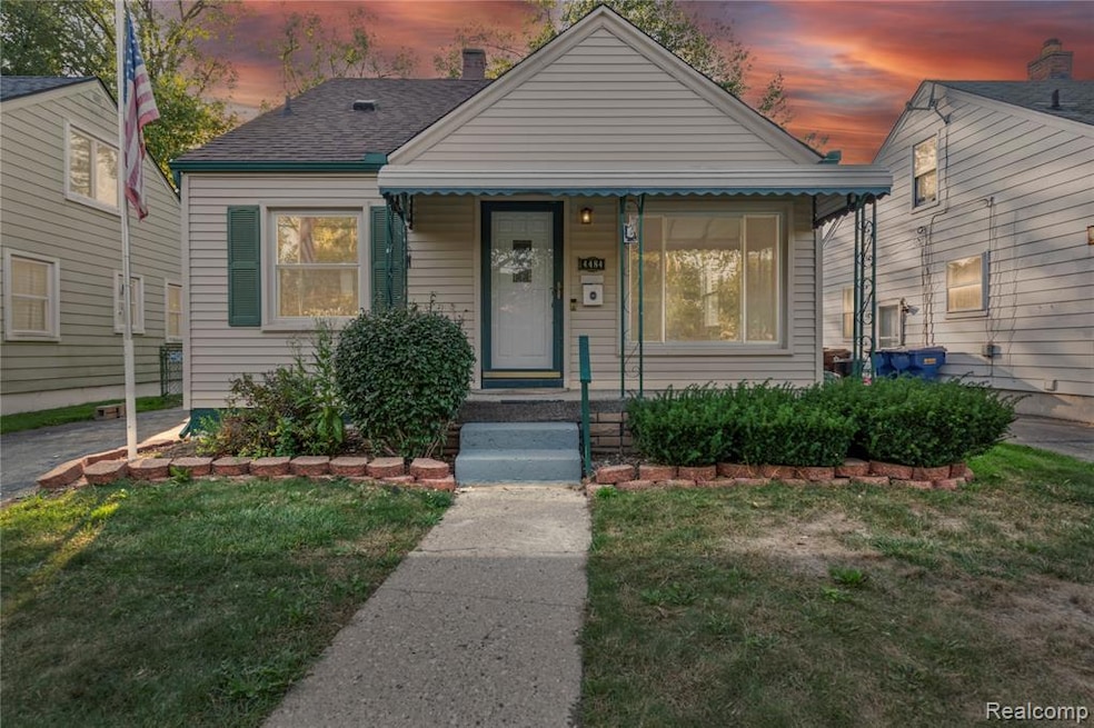 View of front of house featuring a front yard and covered porch