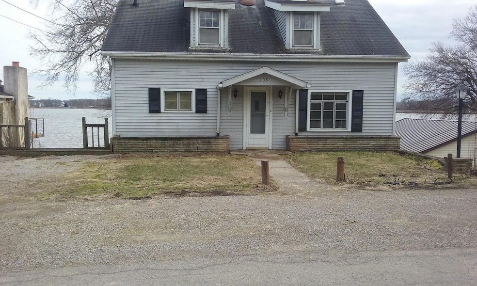 109 Lakeview Dr, Thornville, OH 43076 - photo 1