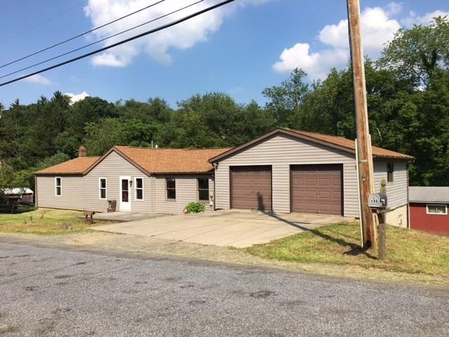 Sprawling ranch in a quiet location.  354 feet of 