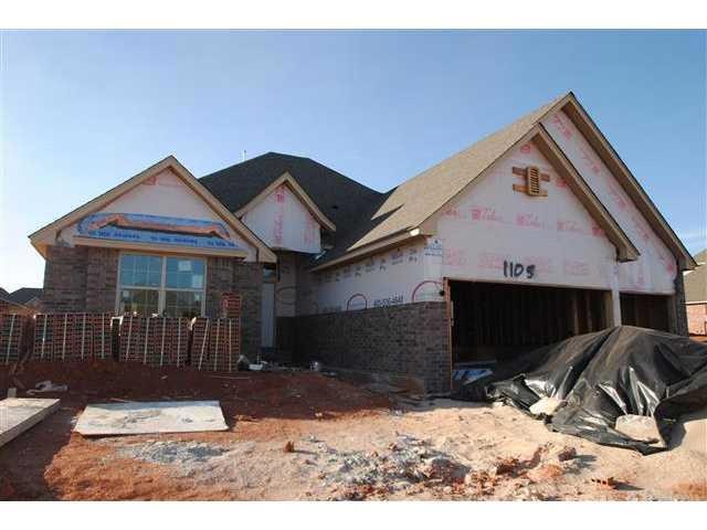 1105 Samantha Ln, Moore, OK 73160 - photo 1