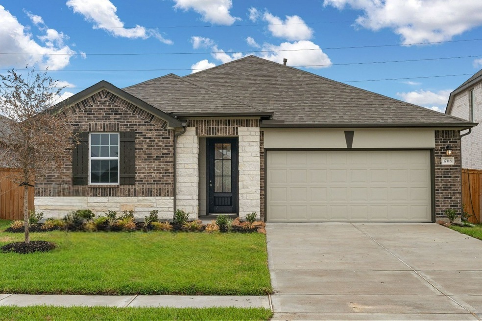 Welcome home to 17118 Daylily Dune Way located in the community of Dellrose and zoned to Waller ISD.