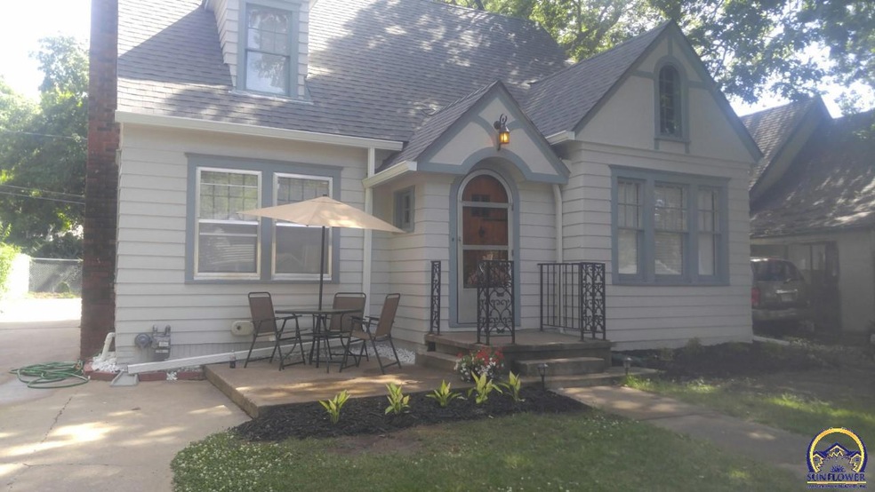 2707 SW Harland Ct, Topeka, KS 66604 - photo 1