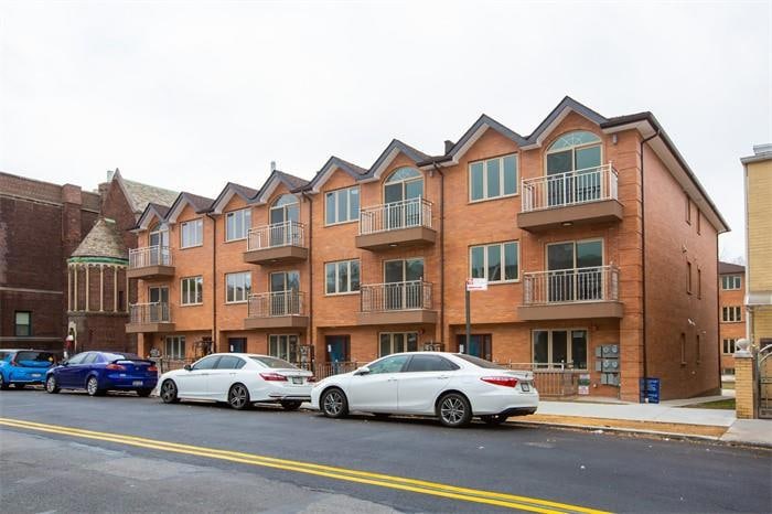 Sold $2,180,000 • Co-Listing Agent