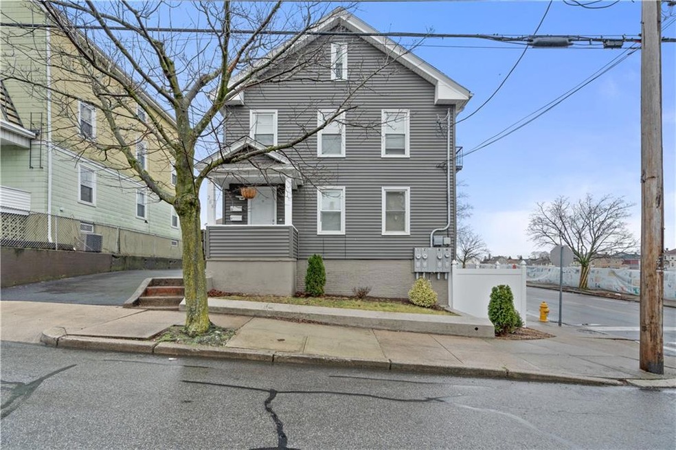 208 Randall St, Pawtucket, RI 02860 - photo 1