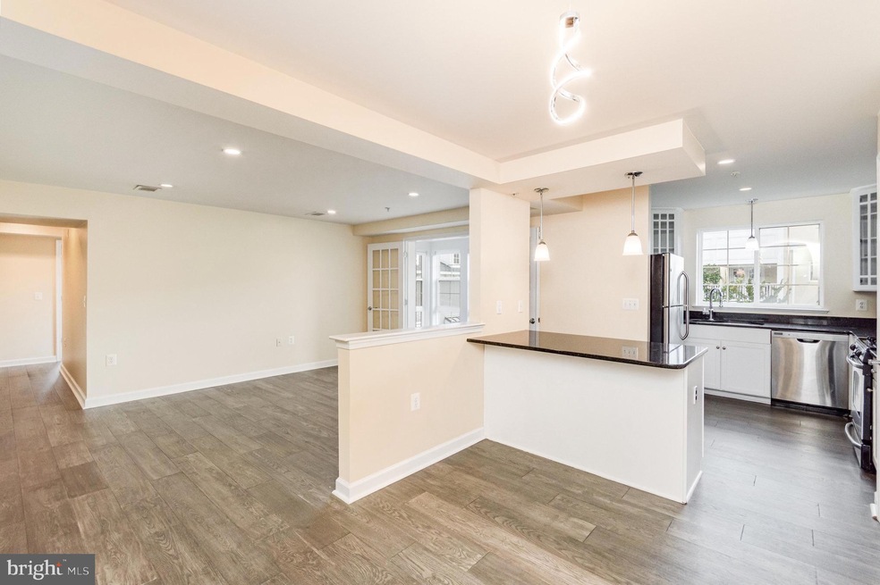 4121 S Four Mile Run Dr unit 202, Arlington, VA 22204 - photo 1