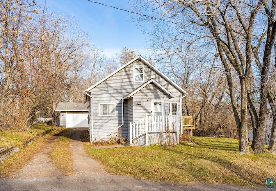 View of front property featuring a front yard, an 