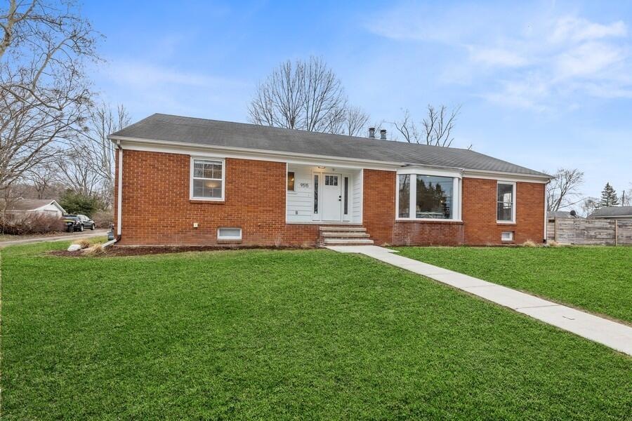 9515 Maplewood Ave, Bridgman, MI 49106 - photo 1