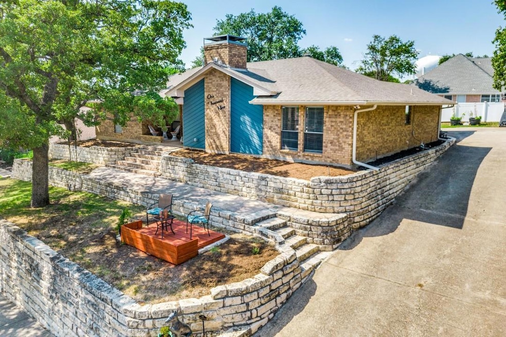 1009 Clear View Dr, Bedford, TX 76021 - photo 1