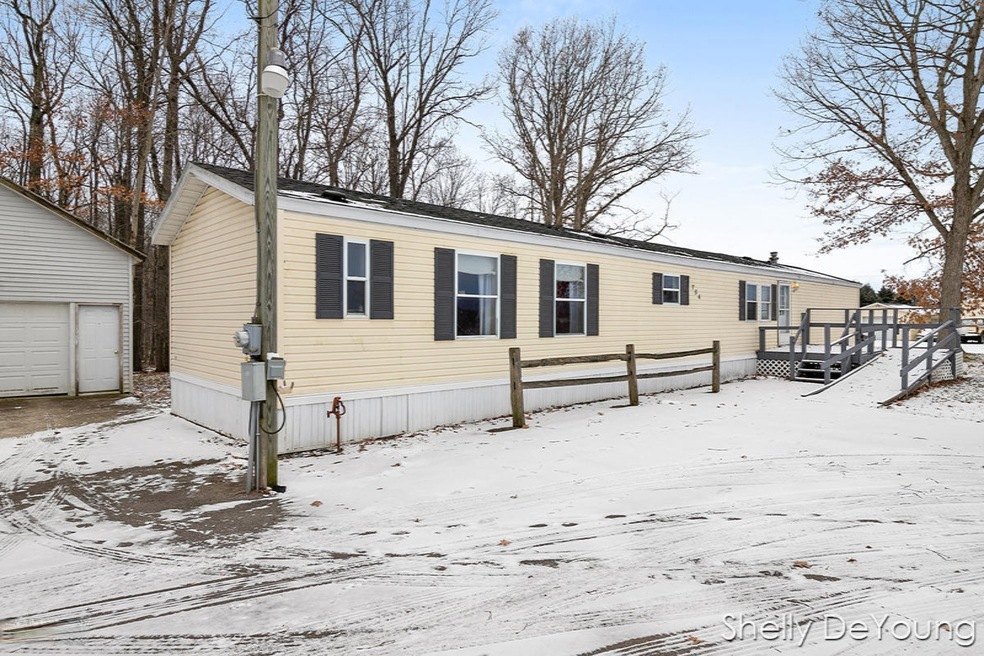 764 E Long Lake Rd, Fenwick, MI 48834 - photo 1