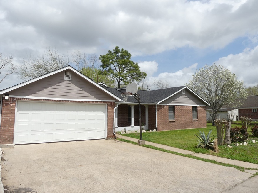 6335 Tran Ln, Pearland, TX 77584 - photo 1