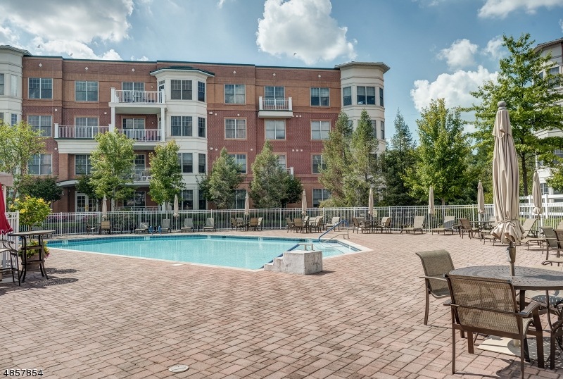 3102 Pointe Gate Dr, Livingston, NJ 07039 - photo 1